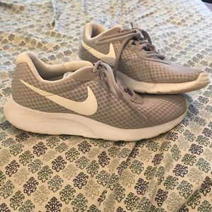 Nike Tanjun Gray and White Sneakers Size 7